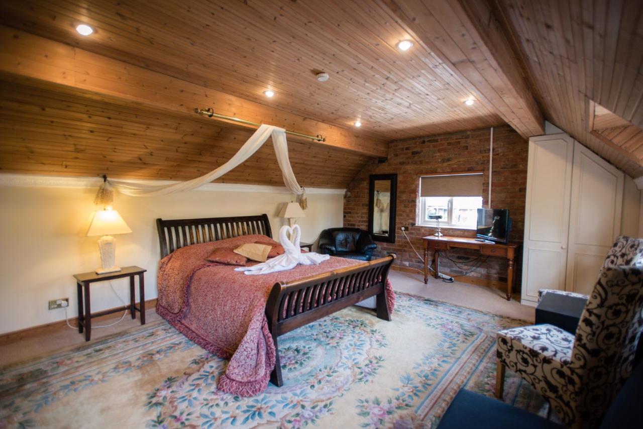 The Royal Arms Hotel Sutton Cheney Esterno foto