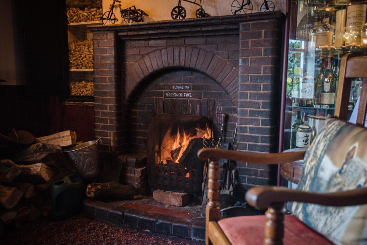 The Royal Arms Hotel Sutton Cheney Esterno foto